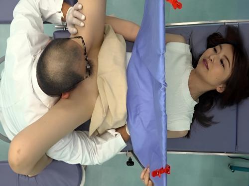變態婦科醫生喜歡吸吮病人的陰部