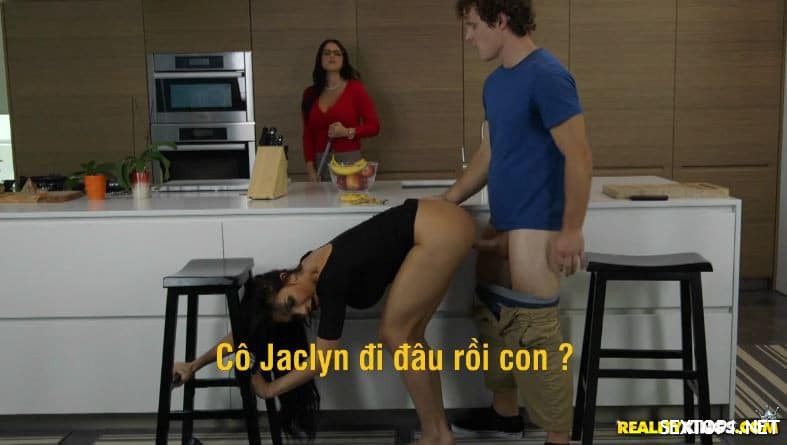 Vietsub'un annesinin en iyi arkadaşıyla oyna